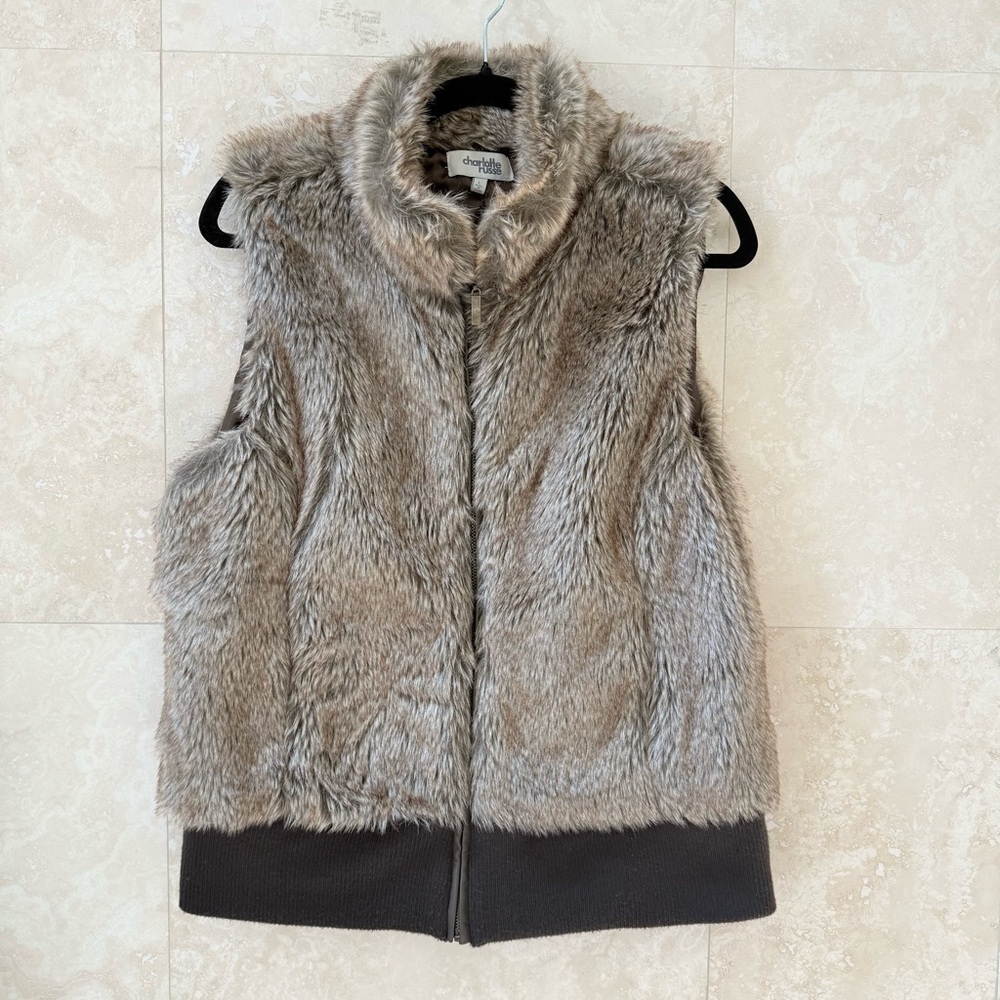 Charlotte Russe Faux Fur Vest Large L Brown Gray Zip Up Ribbed Hem EUC - Picture 2 of 4